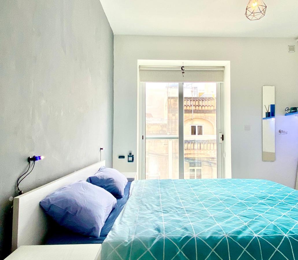 Central- Private En-Suite With Balcony In Shared Residence Pietà Exteriör bild